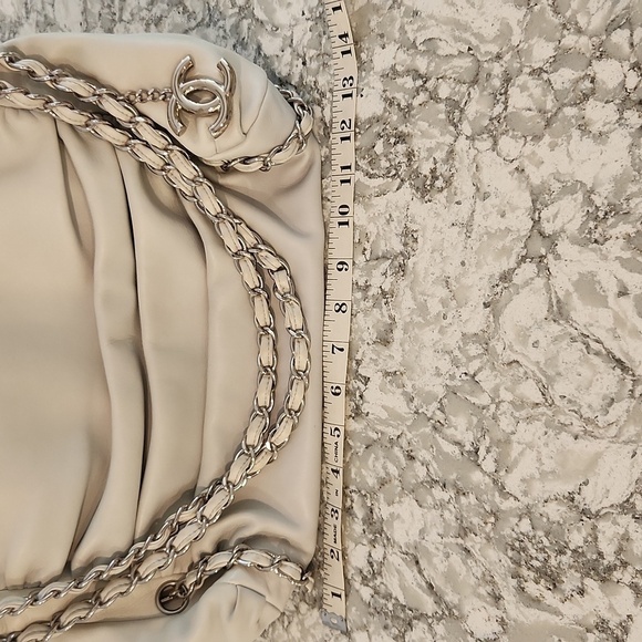 RARE CHANEL Vintage Lambskin Handbag - Picture 6 of 15